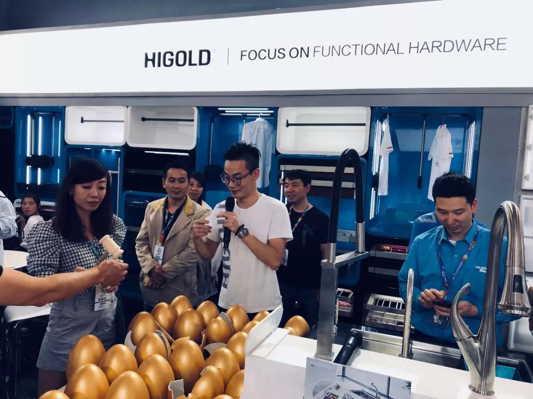 qm球盟会·(中国)球盟会独家冠名南京门博会，携手2019新品开展！